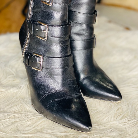 ✨SOLD✨ MICHAEL KORS Buckle Booties Size 7 - Picture 3 of 6